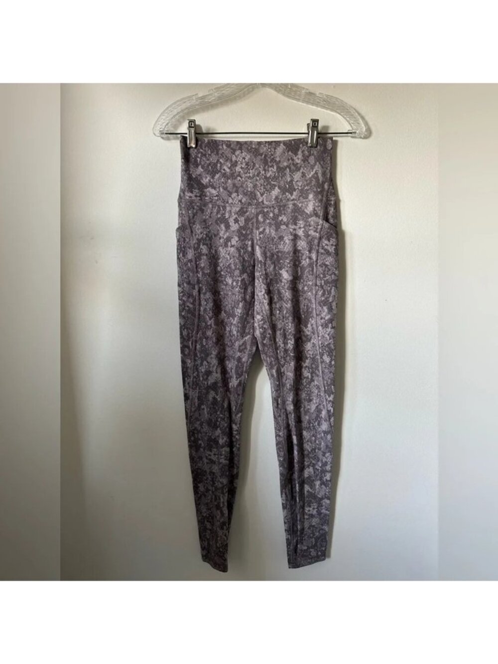 Lululemon‎ Lilac  Floral Leggings